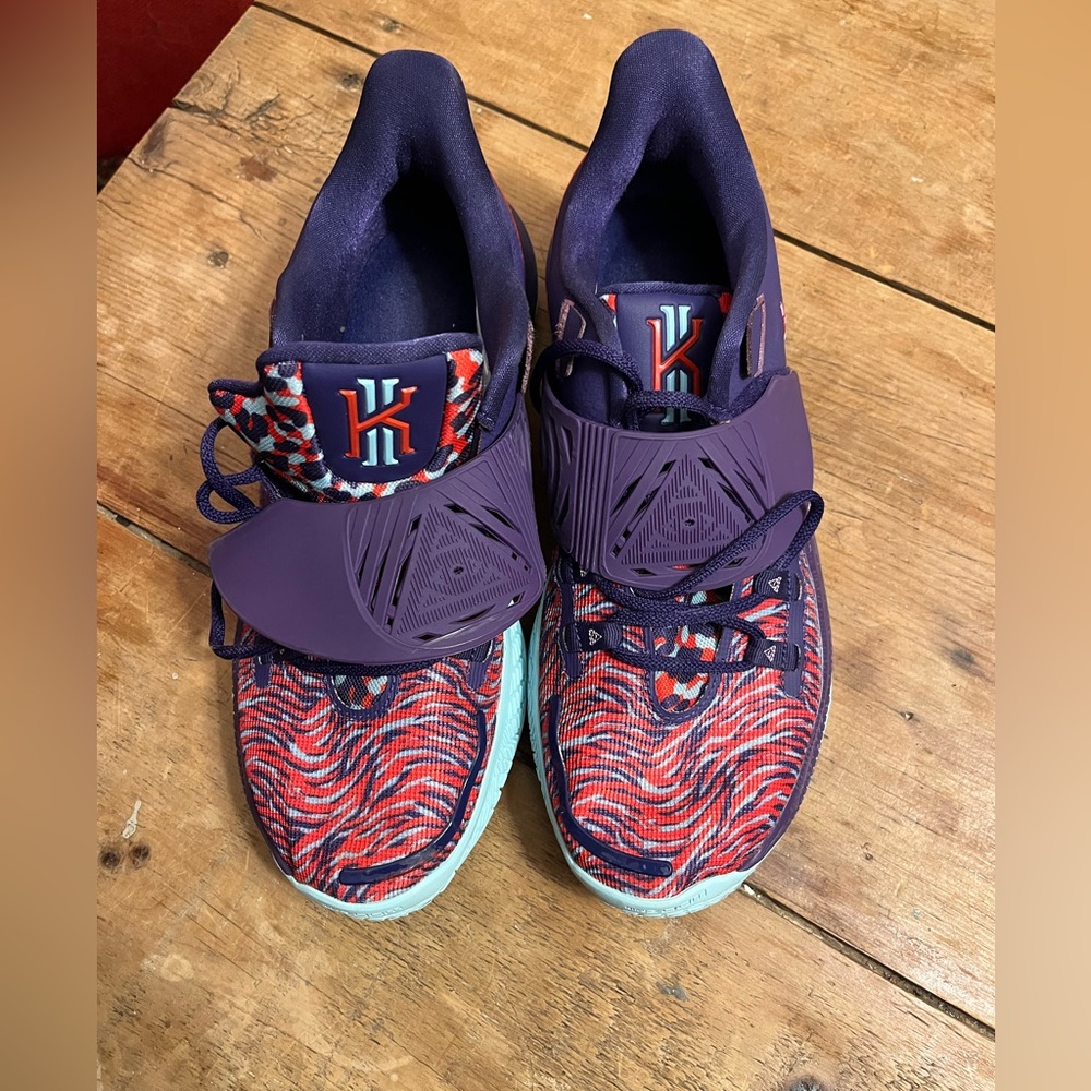 NIKE kyrie low 3 orchid basketball kicks! 13